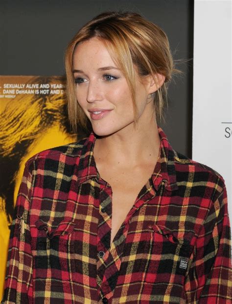 Sarah Dumont Posing Braless Nude Leaked Porn Photo | My XXX Hot Girl