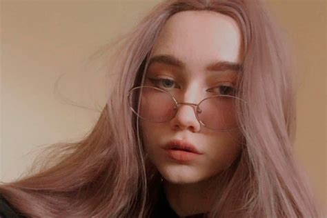 Модель OnlyFans рассказала о последствиях запрета «сексуального ...