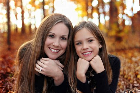 Awesome photo ideas | Mother daughter pictures, Daughter photo ideas