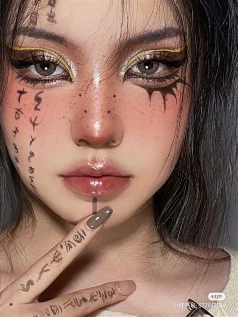 𝘞 𝘪 𝘯 𝘵 𝘦 𝘦 𝘳 | Eye makeup cosmetics, Eye makeup, Crazy makeup