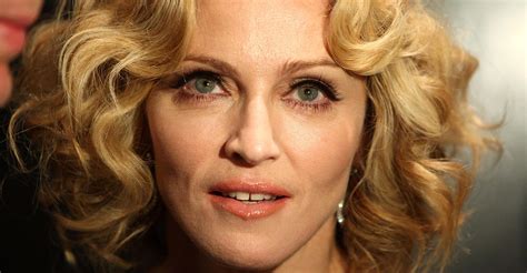 40+ Celebrities With Gapped Teeth