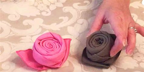 how to make napkin roses
