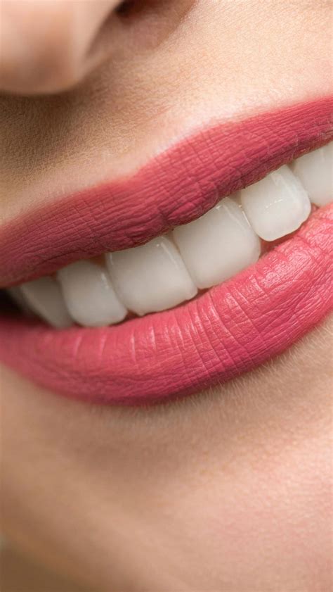5 Home Remedies to Whiten Teeth Naturally