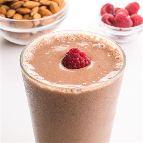 Almond Milk Smoothie Recipe (Only 6 Ingredients!) - Namely Marly