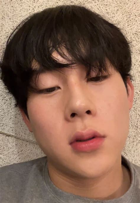 pin de eman em korean