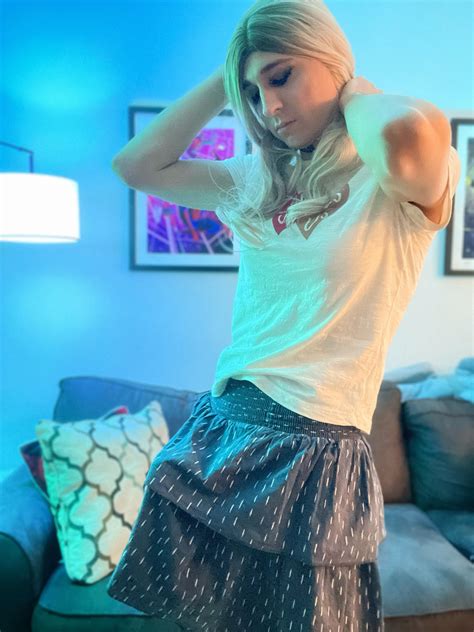 The surprise under my skirt wants to say hello 😳💕 : r/GoneWildCD