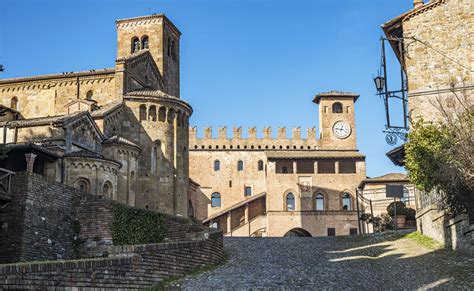 discover  medieval village  castellarquato artemilia