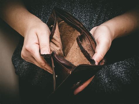 Incomes of middle and low earners set to flatline for another three