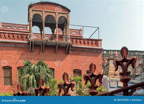 Vintage Old House Near Shri Brihaspati Temple Dashaswmedh Ghat ...