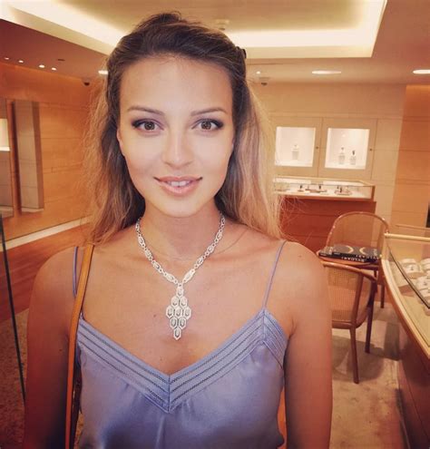 Един елегантен блейзър оправя всичко, знае Диана Иванчева - Missbloom.bg