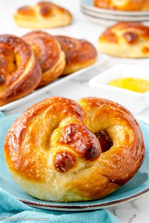 homemade soft pretzels recipe midgetmomma