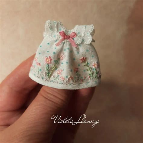 Bonecas De Papel Com Roupinhas Para Imprimir - 10