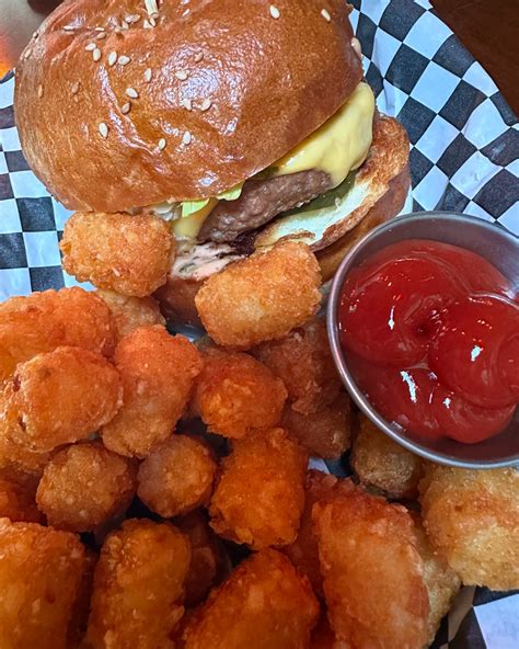 Bait Shop Bar (@baitshopseattle) • Instagram photos and videos