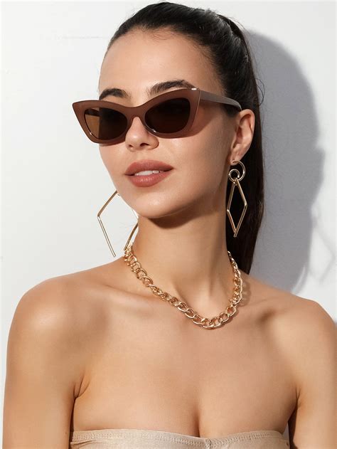 Stay Cool and Stylish This Summer with the Latest Glasses Trends of