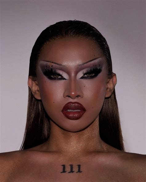 Bella Fox | face? stamped. body? sola. 💋 just got my hands on the