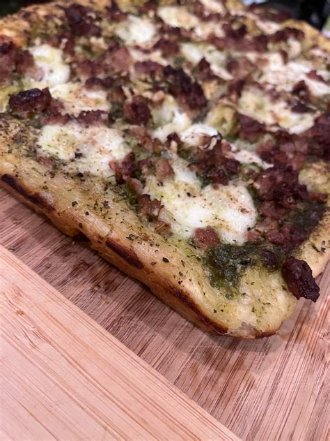 Any love for focaccia crust? : r/Pizza