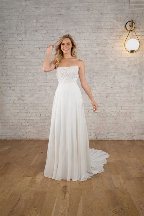 Flowy A-Line Bridal Gown with Detachable Long Sleeves