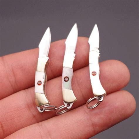 Elegant Bone Garnet Pendant: Unique Jewelry for Stylish Accessories - Hunter Games Magazine