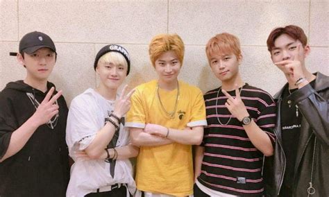 dailysia   linkedin biodata profil fakta unik  foto personil