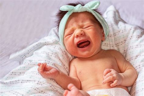 Por que o bebê chora na hora de dormir? Descubra a razão - Bebé da Mamã ...
