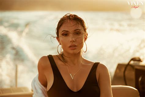 ARIANA MARIE — Vixen