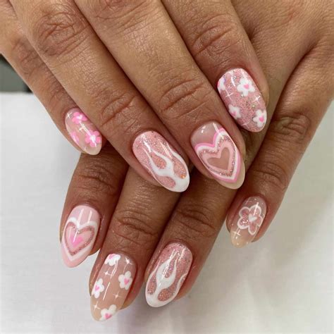 15 Y2K Manicure Ideas That Prove Nostalgia Is Alive and Well
