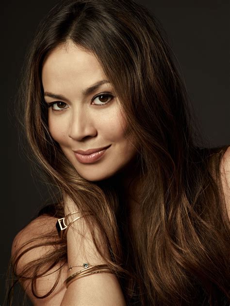 Moon Bloodgood (Falling Skies) | Moon bloodgood, Falling skies, Beautiful