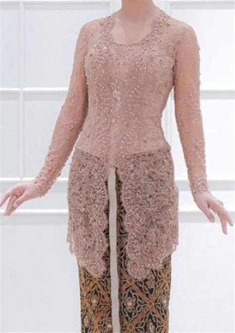 Pin oleh Wiwiek Sugianto di Etnic Fashion | Pakaian untuk wanita, Model ...