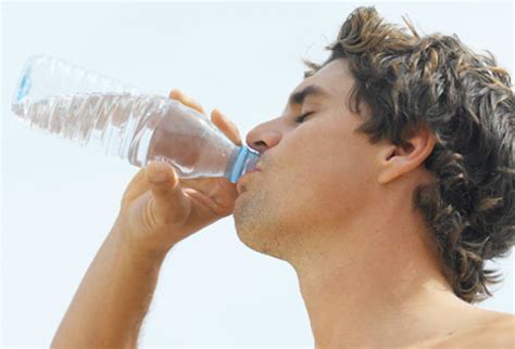 PETUA: 5 Waktu Terbaik Minum Air Masak