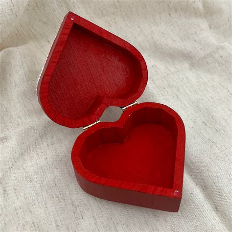 Lana Heart Shaped Box – Underdog Trading Co.