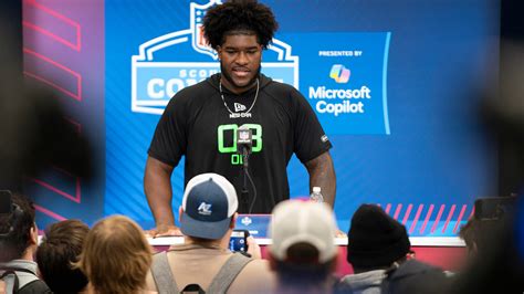 2025 mock draft: Texans take All-SEC OL Tyler Booker with No. 25 pick