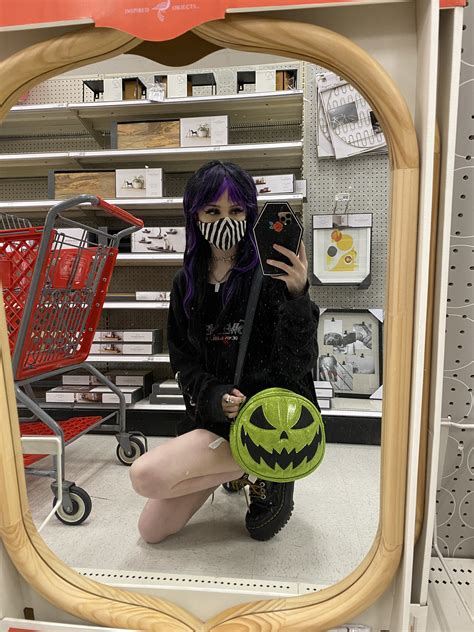 kirsten kaye on Twitter: "who wanna buy me this cute mirror https://t