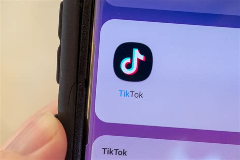 Elementary School Teacher Assaulted by Pupil in 'Slap' TikTok Challenge
