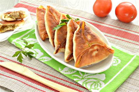 Пирожки с капустой и курицей - рецепт приготовления