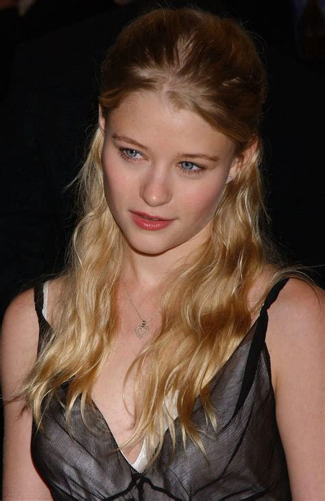 Emilie De Ravin 2011