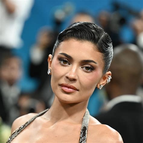 Why the cleaner 2025 plot is more controversial than expected