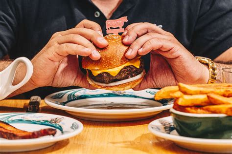 Peter Luger Steak House: Brooklyn, NY - Thrillist