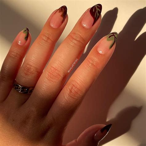 16 Fall Leaf Nail Art Designs That'll Put You In An Autumnal Mood