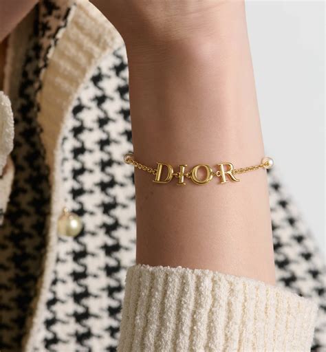 สร้อยข้อมือ Dio(r)evolution โลหะเคลือบทองและไข่มุกเรซินสีขาว | DIOR