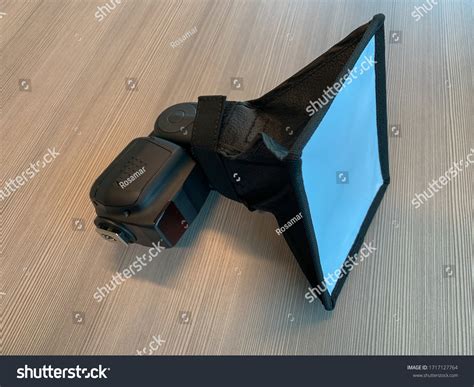 3 Speedlight Mini Softbox Royalty-Free Images, Stock Photos & Pictures ...