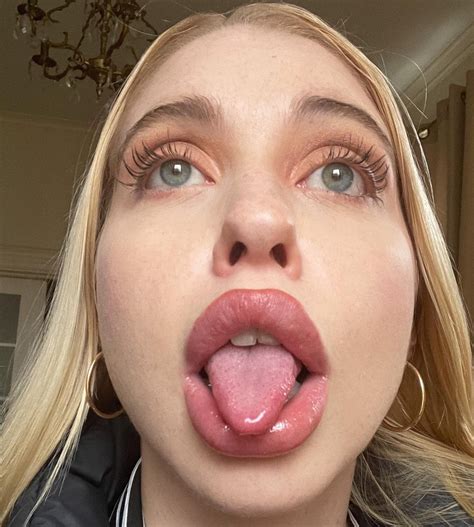 Chloe Cherry : r/CelebsTongues99999999