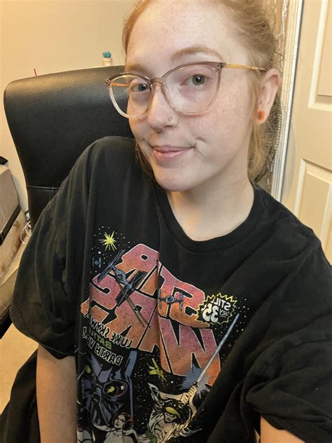 I used to get bullied for my glasses but now I love them 🫶🏻 : r