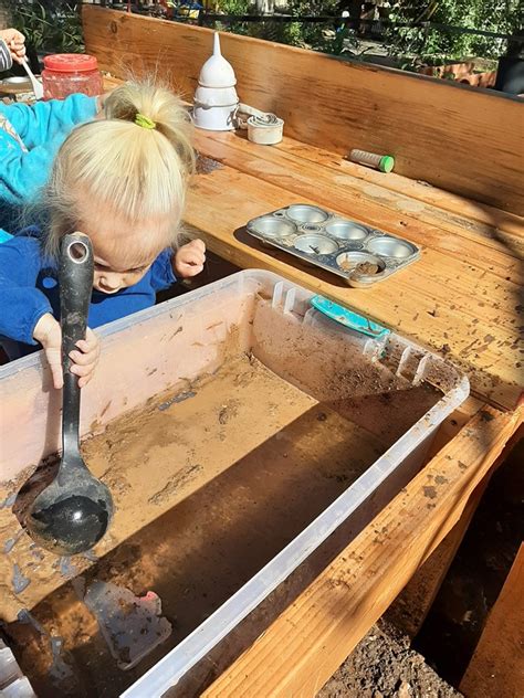 Mud Kitchen for Kids. TeachersMag.com