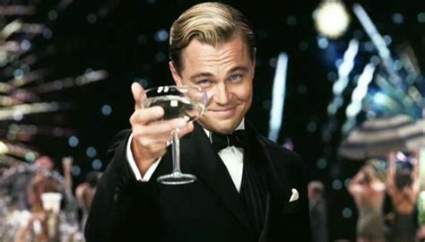 Meme Leonardo Dicaprio Segurando Taça