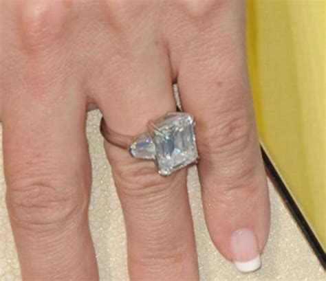 3 Years Into Her Engagement, Kate Hudson Gets an Upgrade Ring. (Still ...