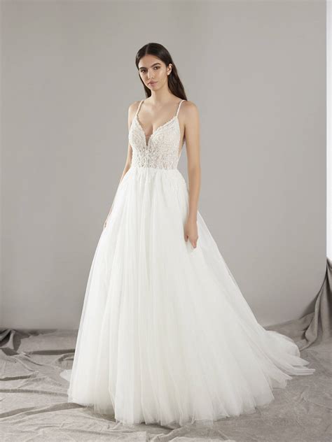 HERO | A-line wedding dress | Pronovias