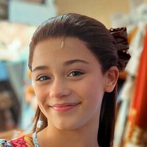 Glo Hampton - Bio, Family | Famous Birthdays