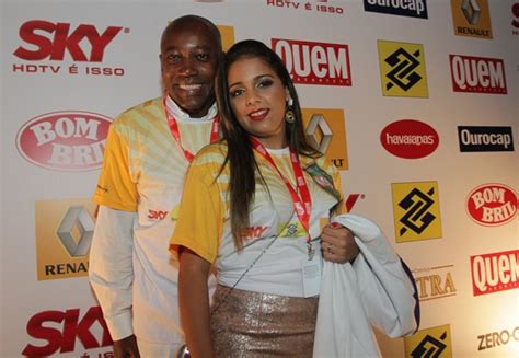 Nando Cunha E Namorada - Após Recife, Nando Cunha se diverte com a mulher no Carnaval do Rio ...