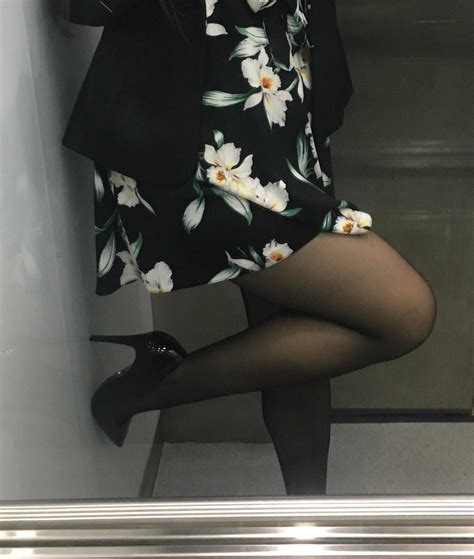 1st post here office selfie gf : r/PantyhoseInPublic
