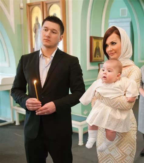 Что надеть на крестины: церковный дресс-код для женщин.